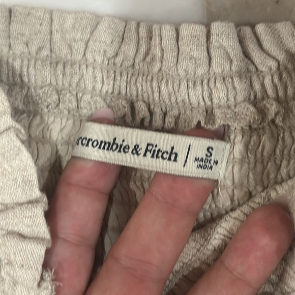 NWOT Abercrombie and fitch Strapless Smocked Top in Beige size small - Picture 6 of 7